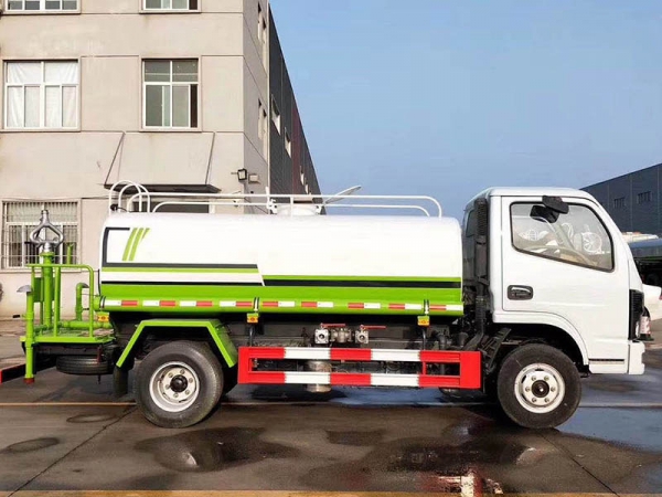 國(guó)六 5方東風(fēng)灑水車(chē)